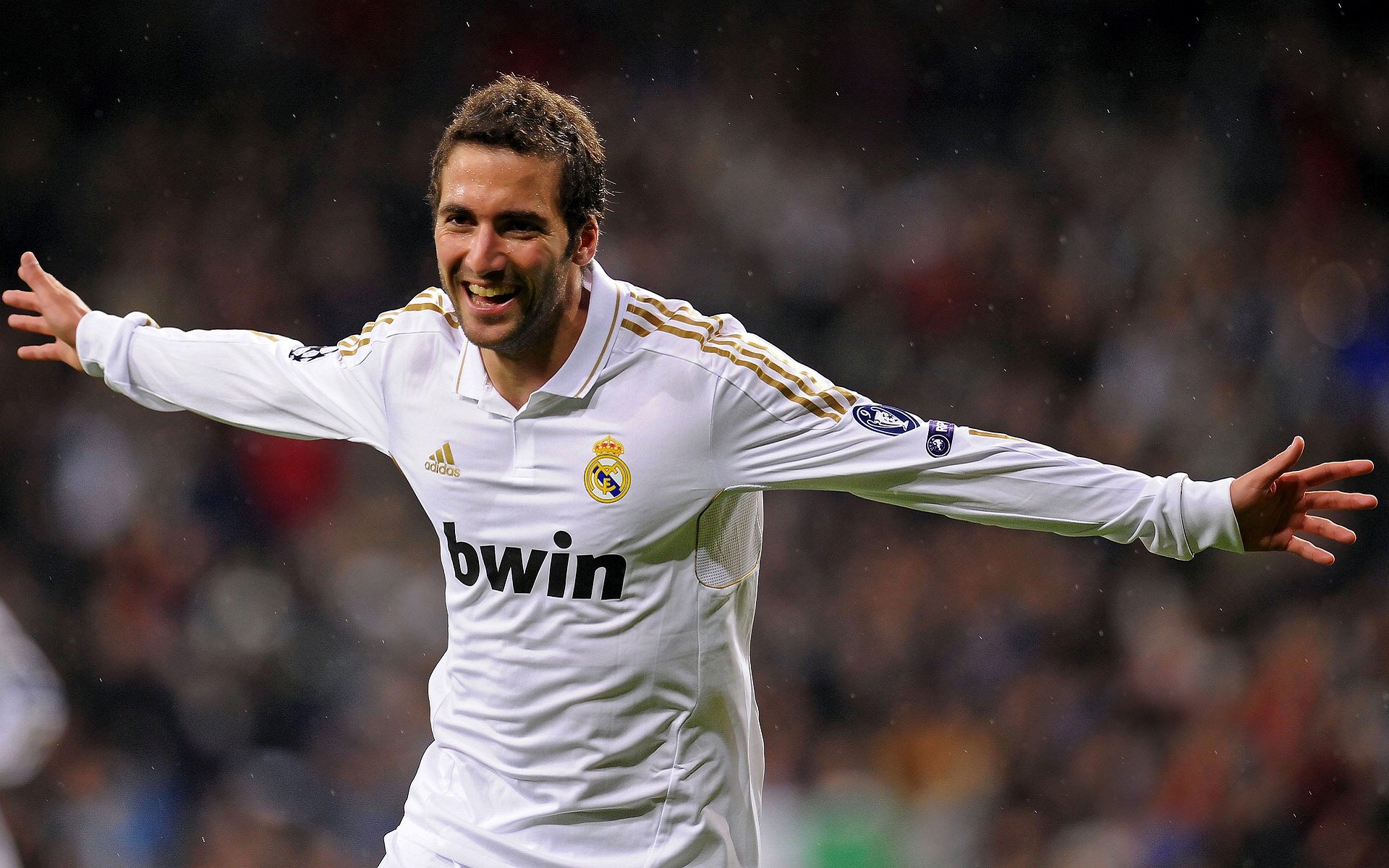 萨拉赫一剑封神巴黎夜，法国球迷为何为他沸腾？萨拉赫一剑封神巴黎夜，法国球迷为何为他沸腾？